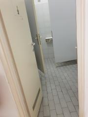 Sanitarije knjižnica-pred začetkom del 1